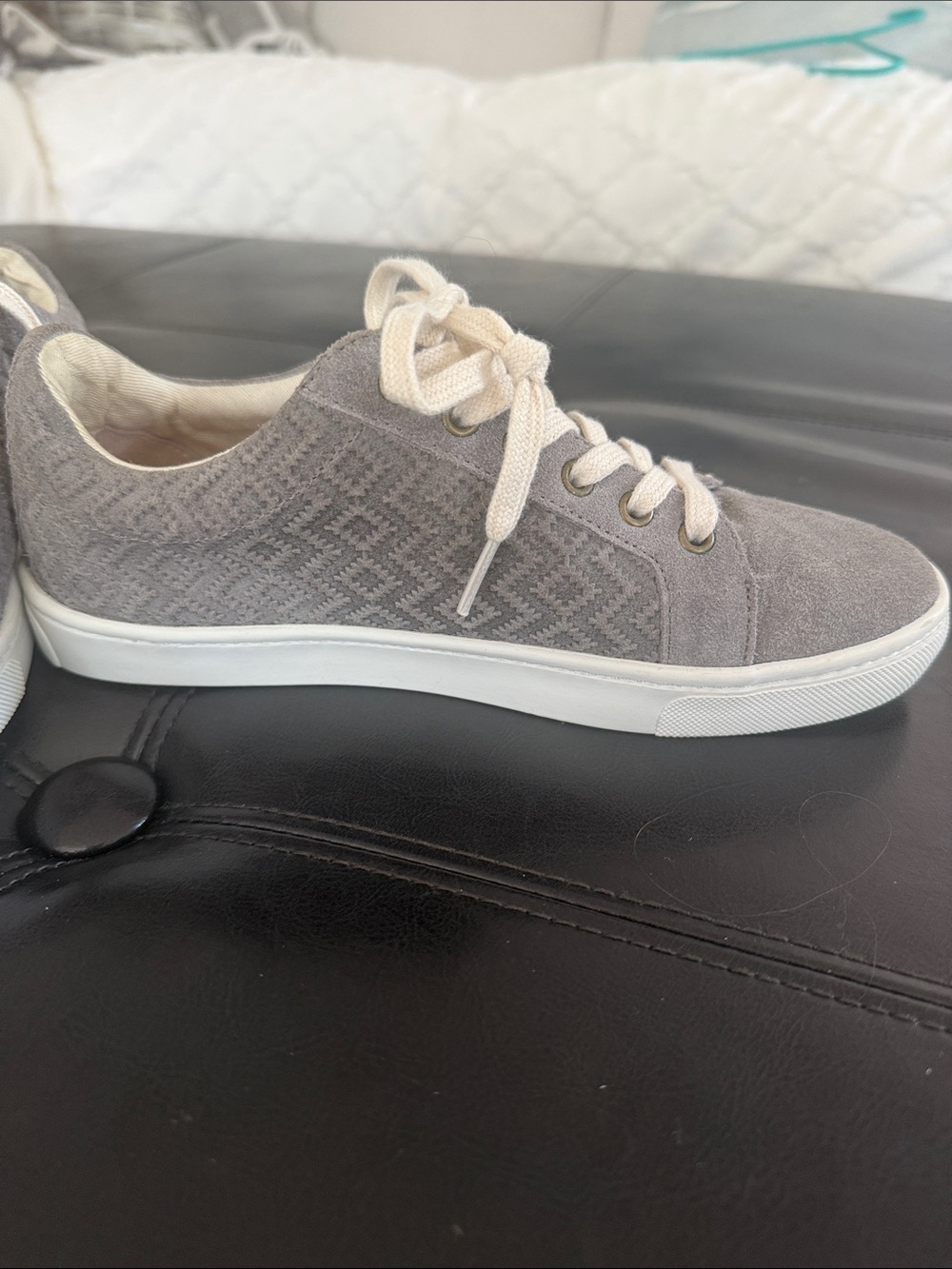 Soludos Gray Suede Low-Top Sneakers with Cream Laces